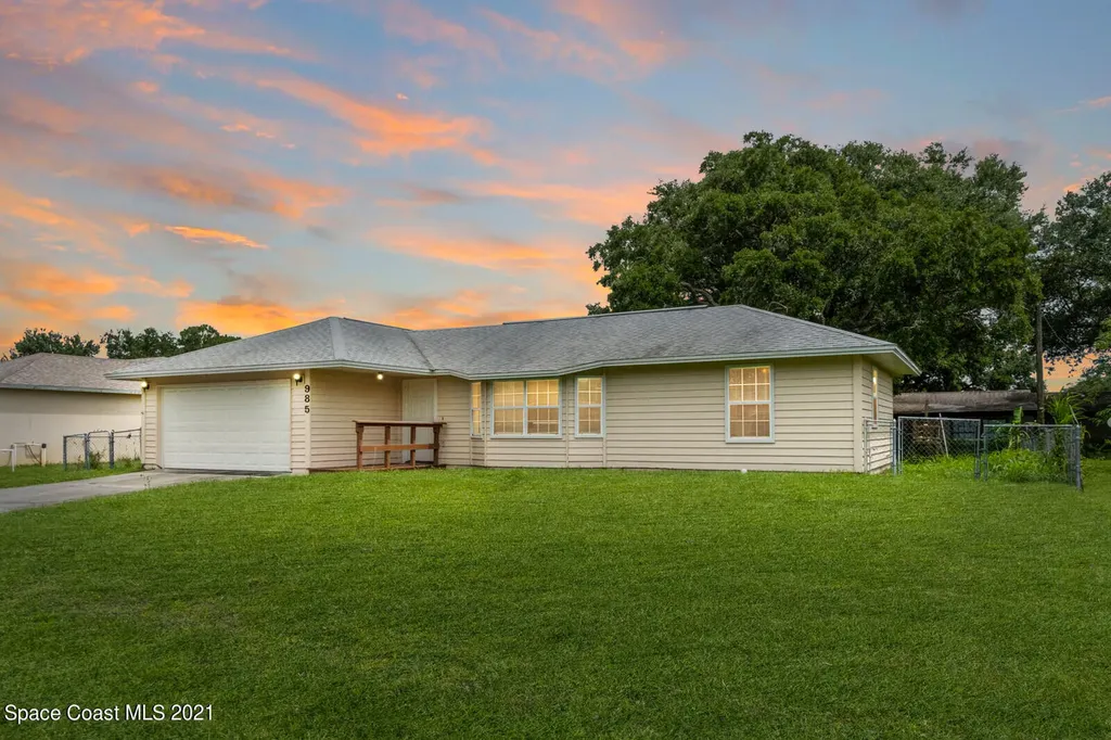 985 Dupont Street NE Palm Bay FL 32907