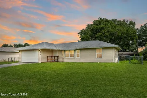 985 Dupont Street NE Palm Bay FL 32907