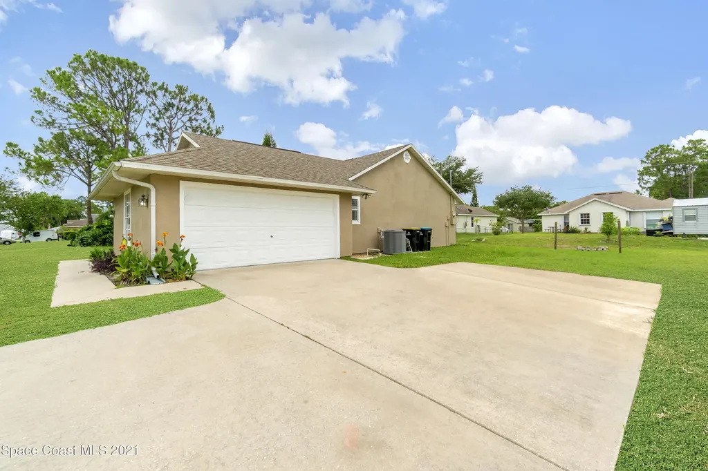 1526 Hardwicke Street NW Palm Bay FL 32907