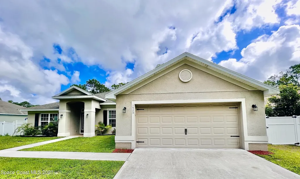 1525 Holcomb Street NW Palm Bay FL 32907