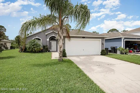 687 Peachtree Street Titusville FL 32780