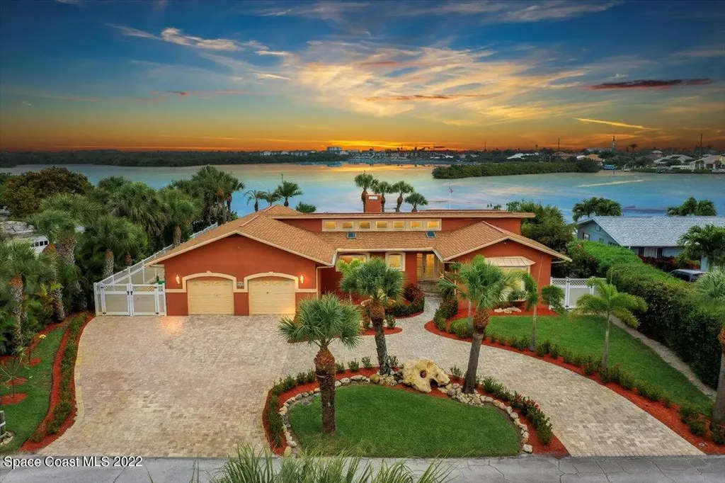 83 W Bay Drive Cocoa Beach FL 32931