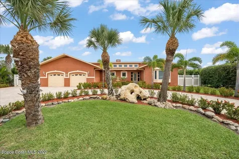 83 W Bay Drive Cocoa Beach FL 32931