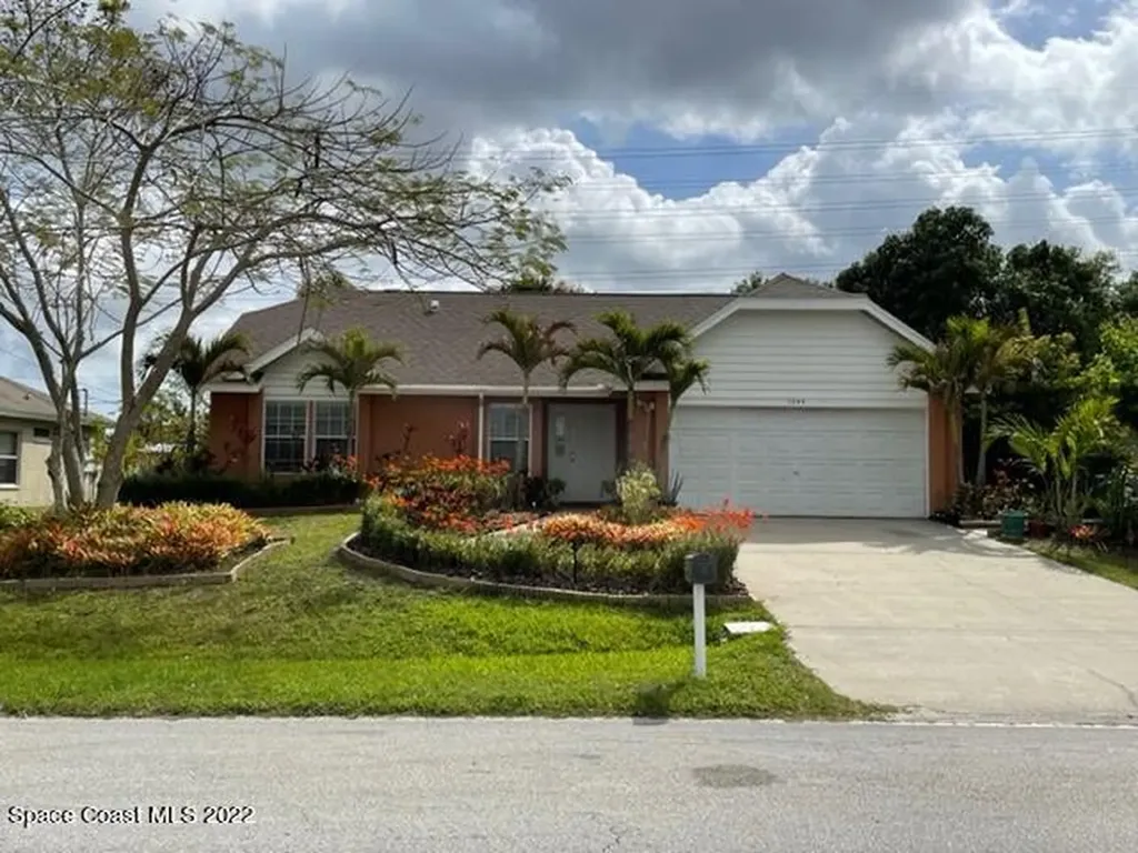 1099 Glencove Avenue NW Palm Bay FL 32907
