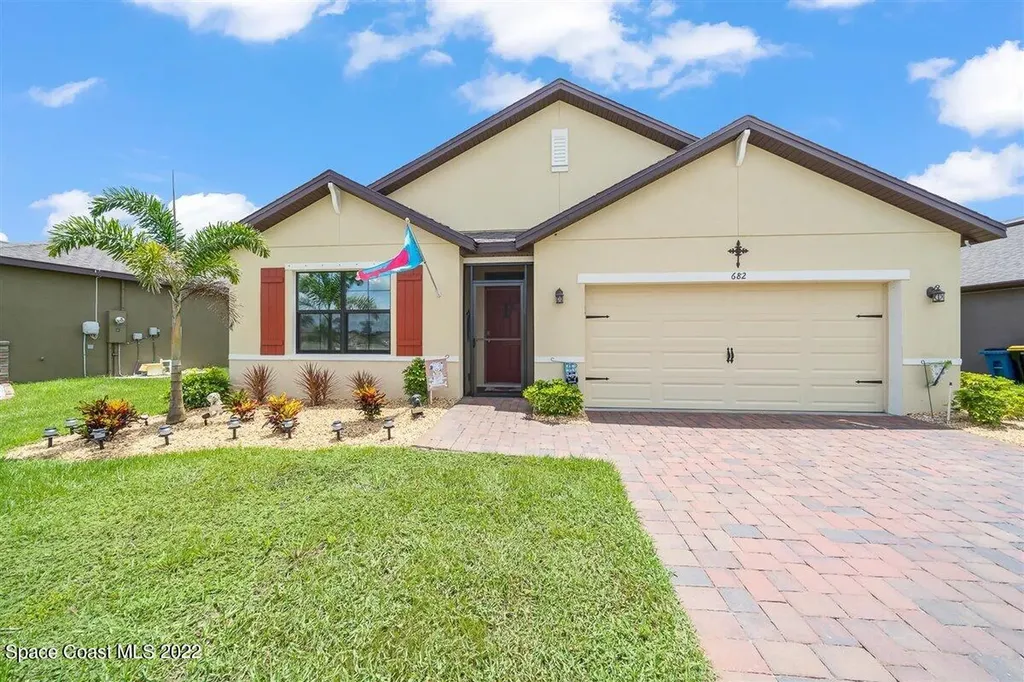 682 Old Country Road SE Palm Bay FL 32909
