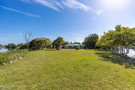 87 W Bay Drive Cocoa Beach FL 32931