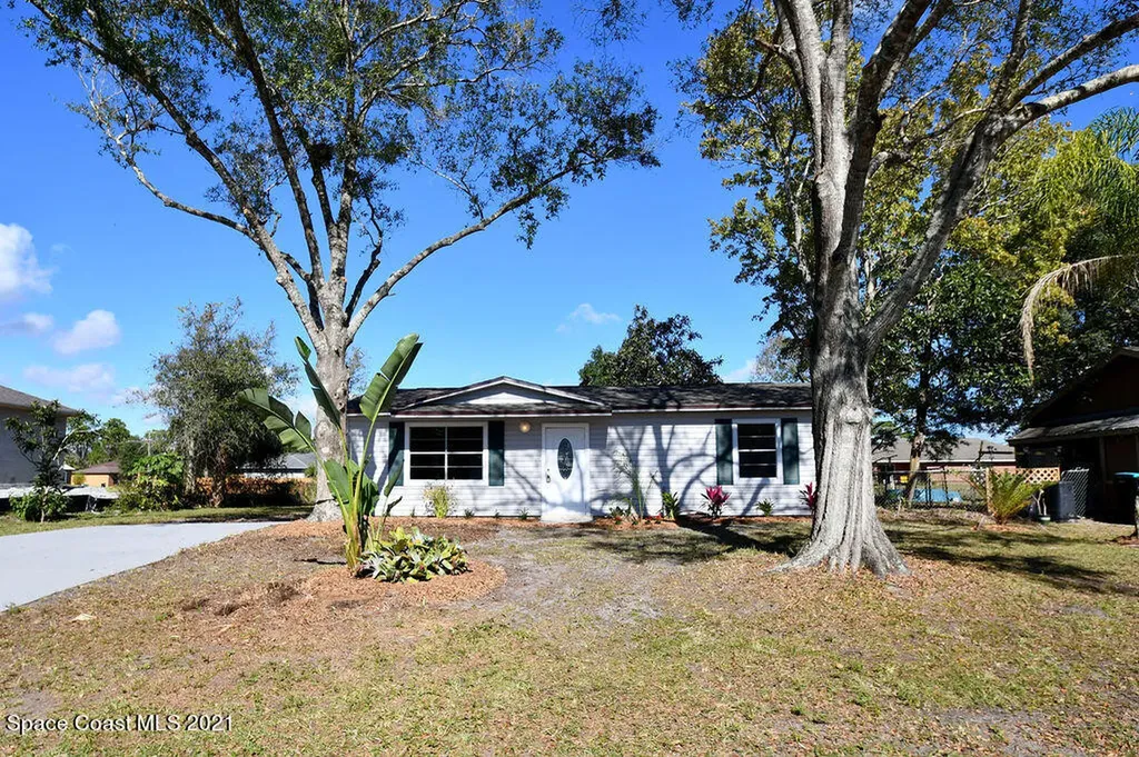 195 Carmelite Avenue NW Palm Bay FL 32907