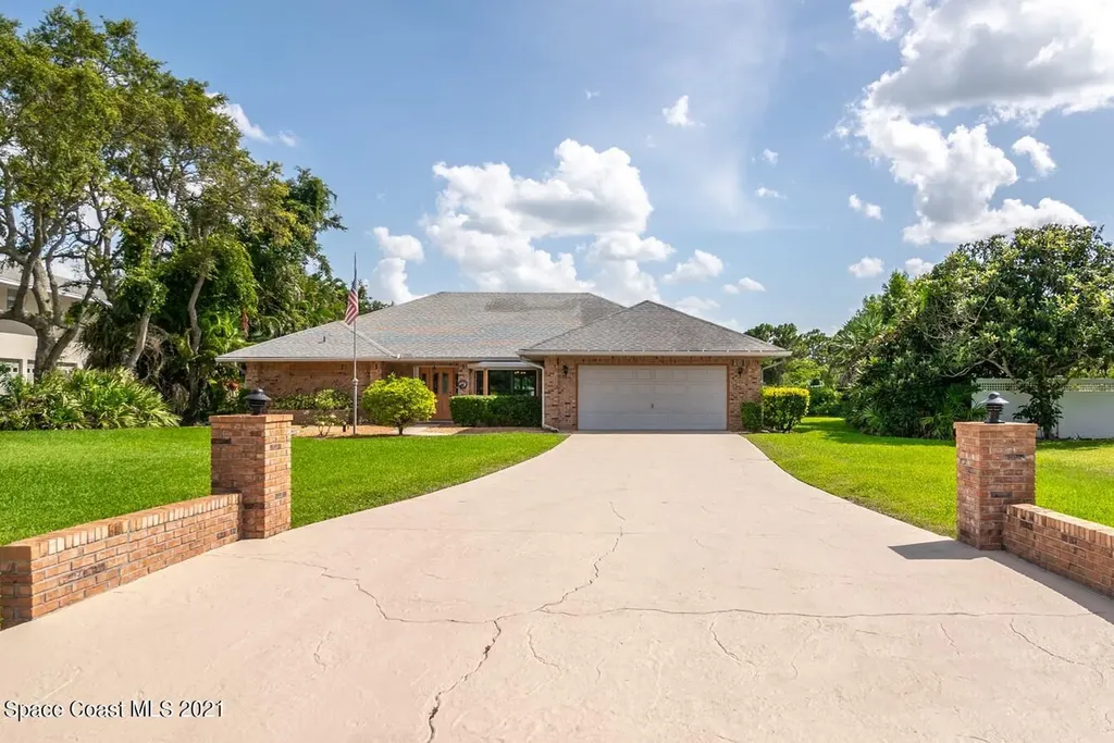 1635 Country Cove Circle Malabar FL 32950