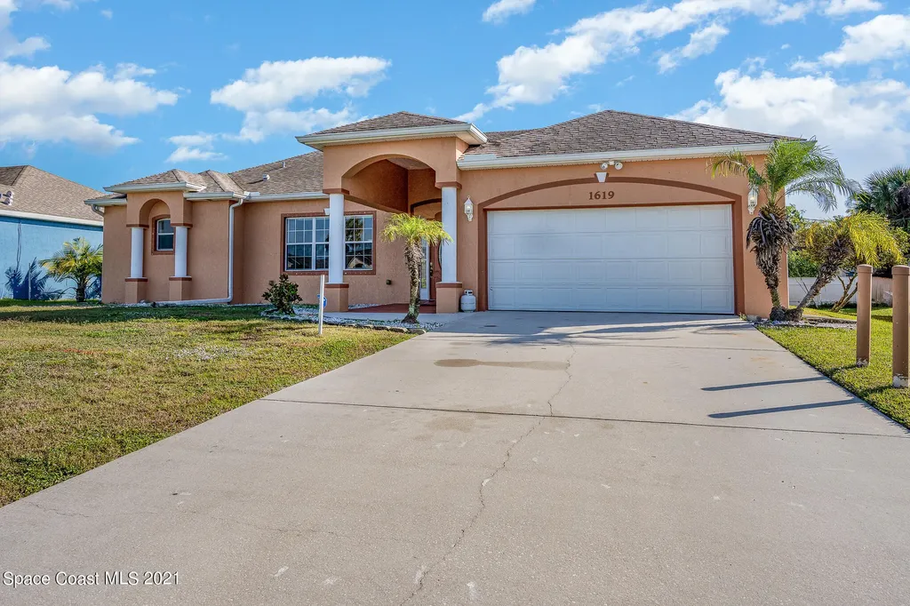 1619 Amador Avenue NW Palm Bay FL 32907