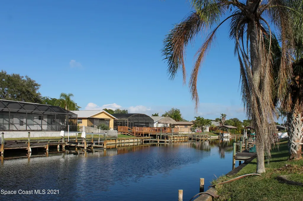 130 Via De La Reina Merritt Island FL 32953