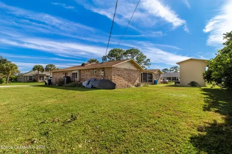 914 Mina Avenue NE Palm Bay FL 32907