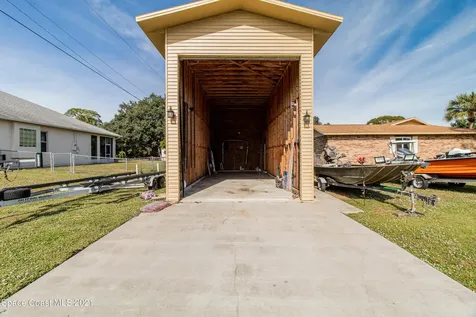 914 Mina Avenue NE Palm Bay FL 32907