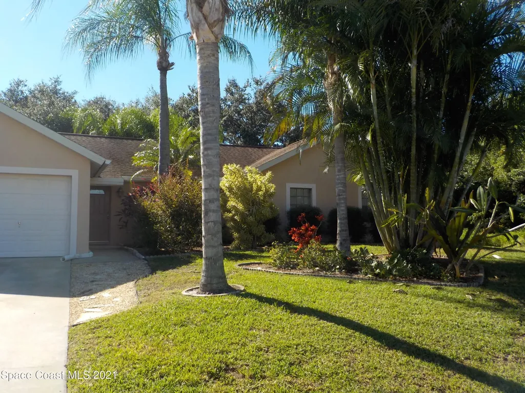 520 Avondale Road NE Palm Bay FL 32907