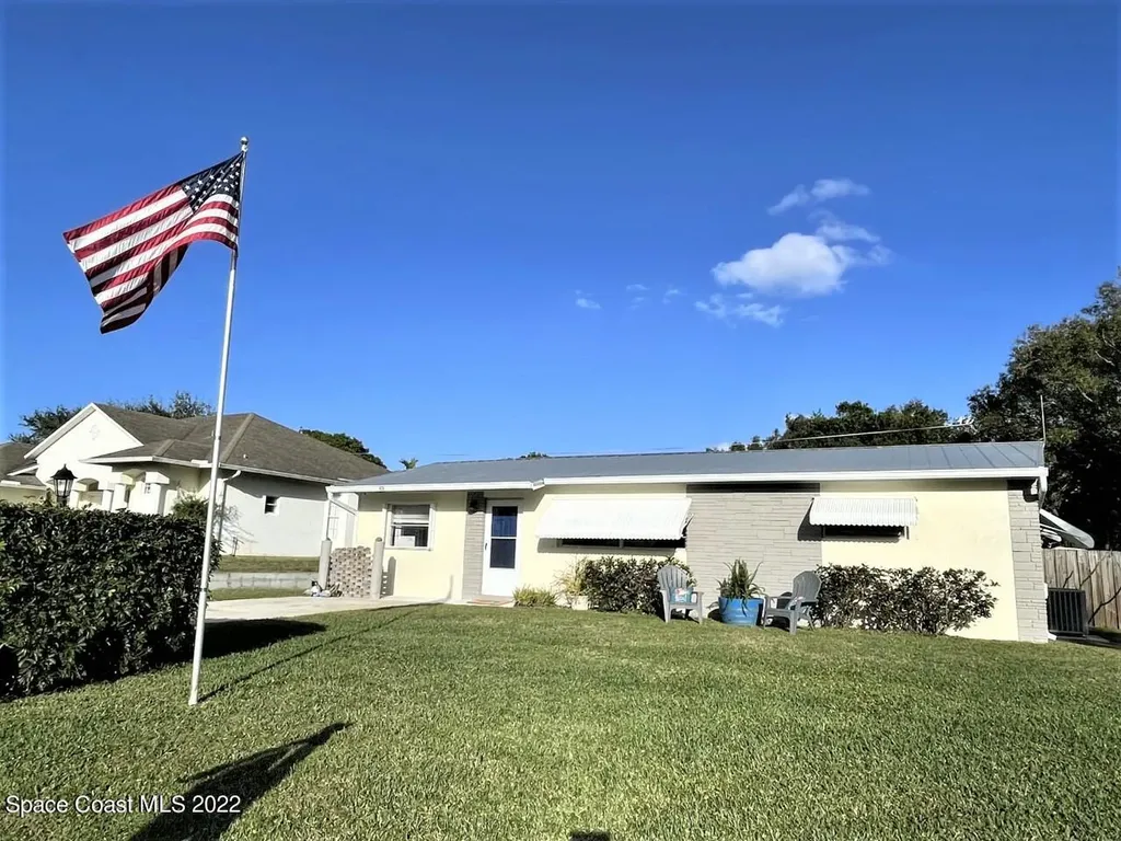 425 Easy Street Sebastian FL 32958