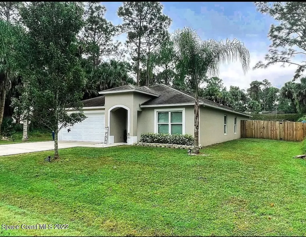 1360 Seabreeze Street SW Palm Bay FL 32908