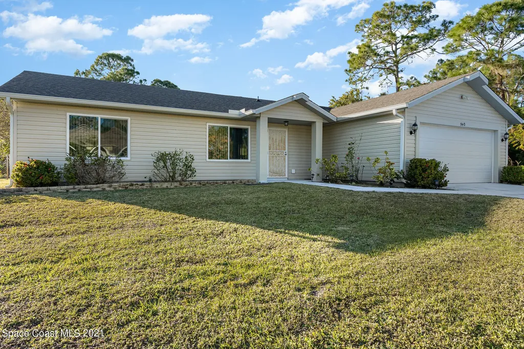 940 Hammacher Avenue SW Palm Bay FL 32908