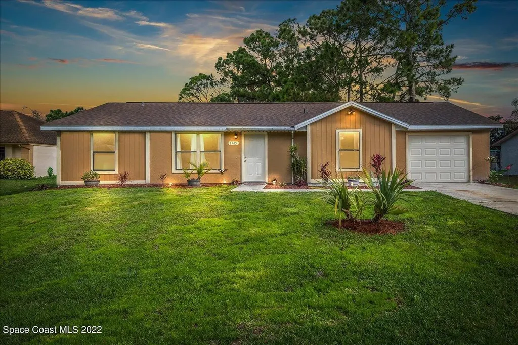 1565 Napanee Street NW Palm Bay FL 32907
