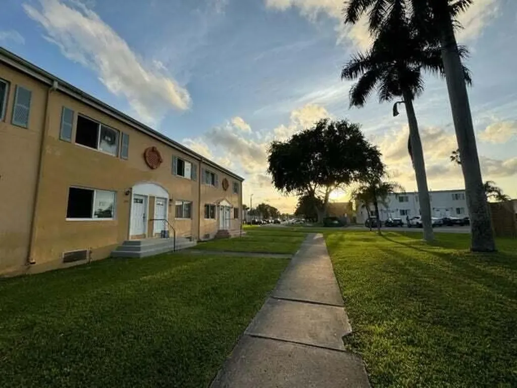 206 Nw 84th Street Miami FL 33150