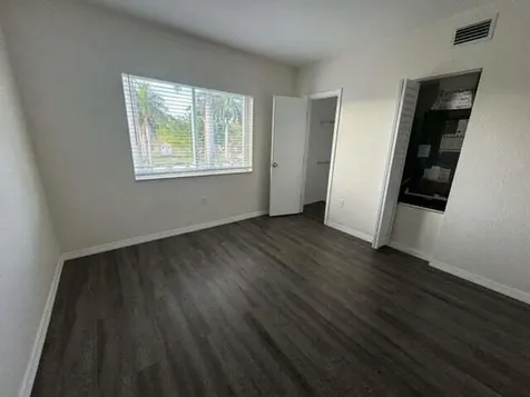 206 Nw 84th Street Miami FL 33150