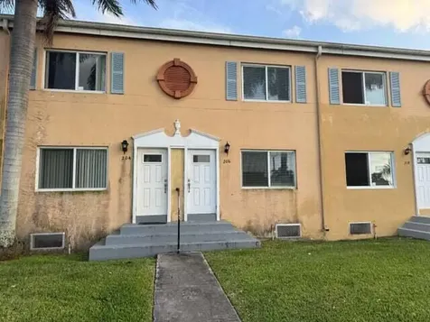 206 Nw 84th Street Miami FL 33150