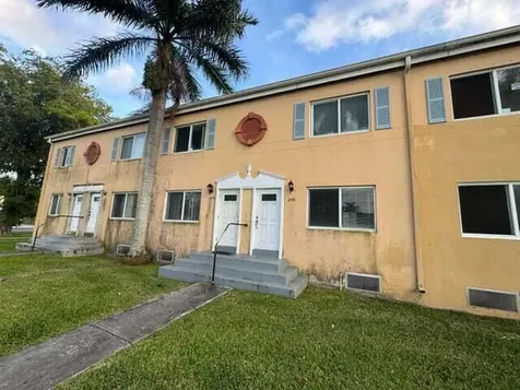 206 Nw 84th Street Miami FL 33150