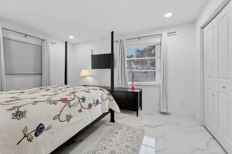 688 Sw Lake Court Boynton Beach FL 33426