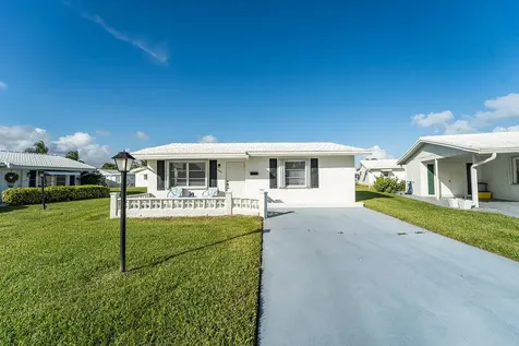 688 Sw Lake Court Boynton Beach FL 33426