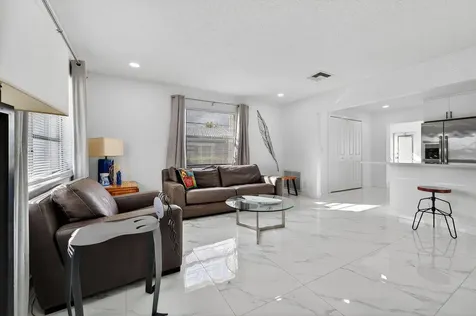 688 Sw Lake Court Boynton Beach FL 33426