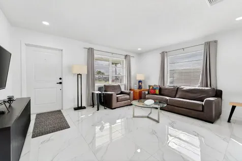 688 Sw Lake Court Boynton Beach FL 33426