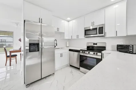 688 Sw Lake Court Boynton Beach FL 33426
