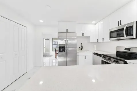688 Sw Lake Court Boynton Beach FL 33426