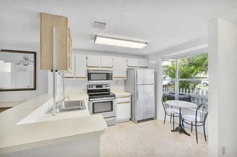 2871 Ne 15th Street Pompano Beach FL 33062