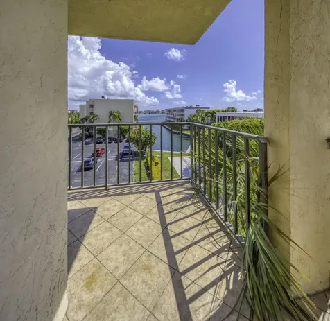 890 Federal Highway Lantana FL 33462