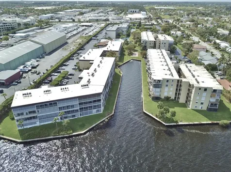 890 Federal Highway Lantana FL 33462