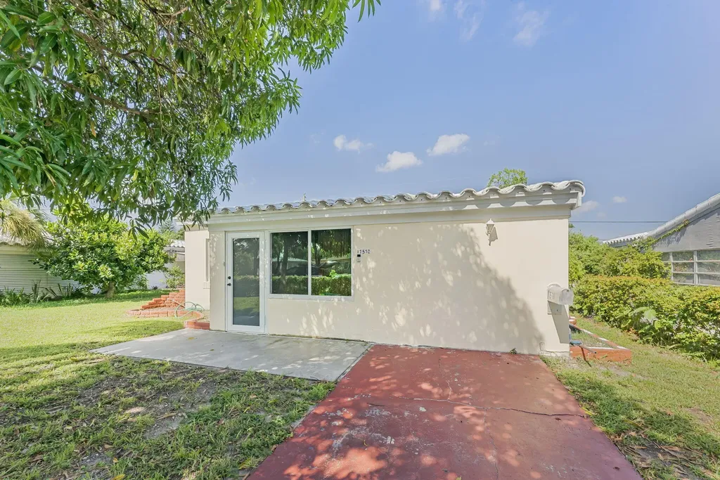 17570 Ne 19th Avenue North Miami Beach FL 33162