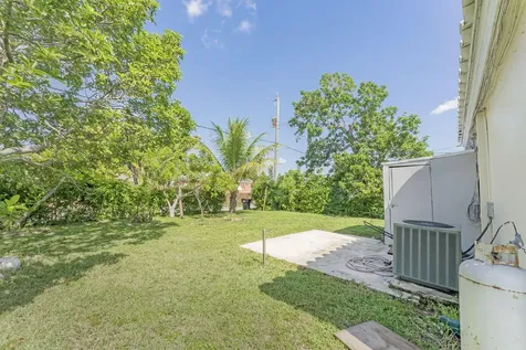 17570 Ne 19th Avenue North Miami Beach FL 33162