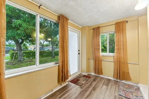 17570 Ne 19th Avenue North Miami Beach FL 33162