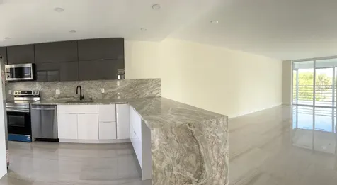 3960 Oaks Clubhouse Drive Pompano Beach FL 33069