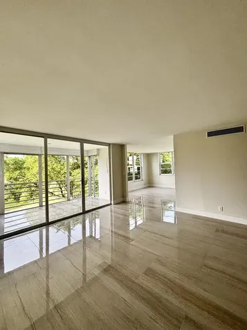 3960 Oaks Clubhouse Drive Pompano Beach FL 33069
