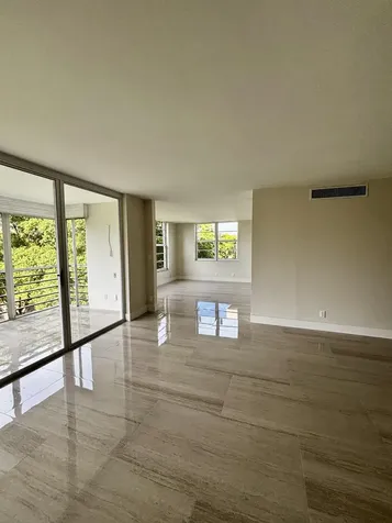 3960 Oaks Clubhouse Drive Pompano Beach FL 33069
