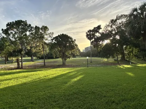 3960 Oaks Clubhouse Drive Pompano Beach FL 33069
