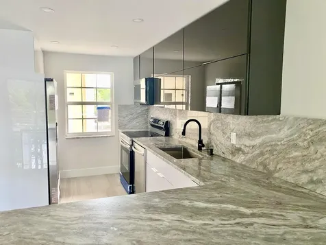 3960 Oaks Clubhouse Drive Pompano Beach FL 33069