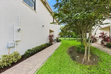 6019 Woods Edge Circle Riviera Beach FL 33410