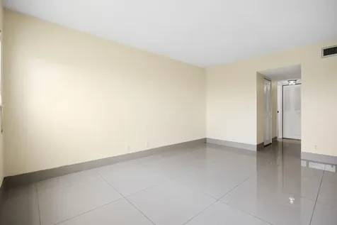 3590 Via Poinciana Lake Worth FL 33467