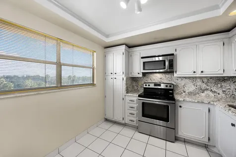 3590 Via Poinciana Lake Worth FL 33467