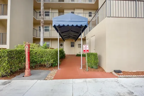 3590 Via Poinciana Lake Worth FL 33467