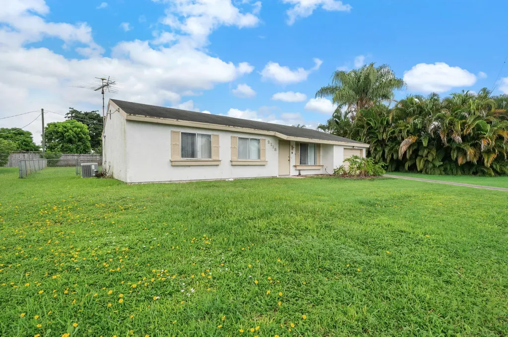 2118 Sw Airoso Boulevard Port Saint Lucie FL 34984