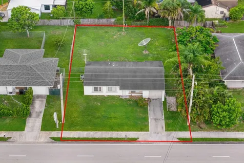 2118 Sw Airoso Boulevard Port Saint Lucie FL 34984