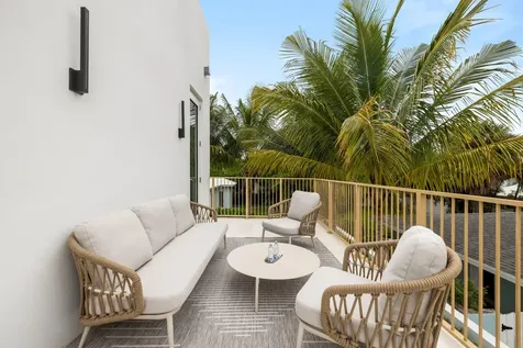 800 Bond Way Delray Beach FL 33483