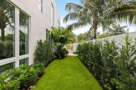 800 Bond Way Delray Beach FL 33483